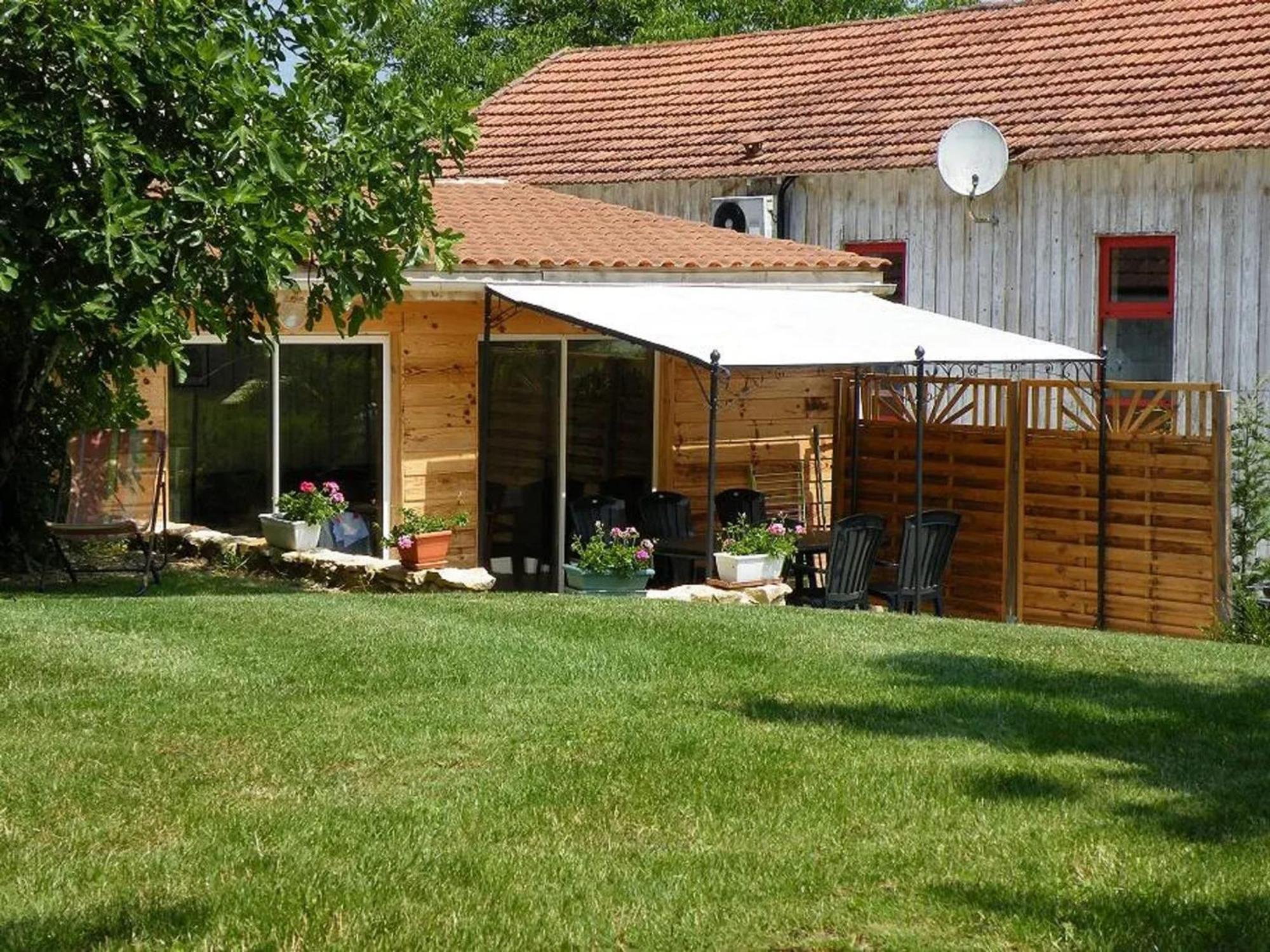 Charmante Maison Avec Piscine Partagee A Le Buisson-De-Cadouin Exterior foto